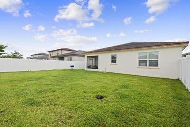 Welcome to this inviting 3-bedroom, 2-bathroom single-story home - photo 26