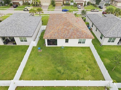 Welcome to this inviting 3-bedroom, 2-bathroom single-story home - photo 28
