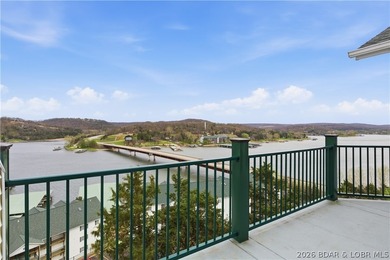 Top-floor condo with soaring vaulted ceilings and dramatic - photo 33