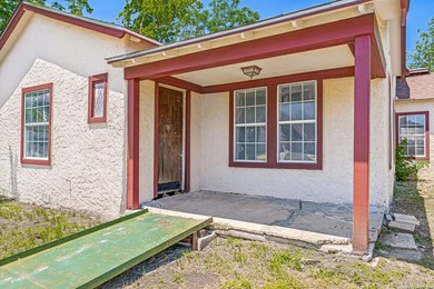 Charming 1920s home in the desirable Woodlawn Terrace - photo 3