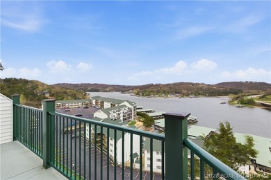 Top-floor condo with soaring vaulted ceilings and dramatic - photo 34