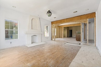 Charming 1920s home in the desirable Woodlawn Terrace - photo 6