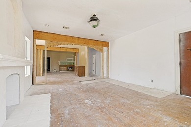 Charming 1920s home in the desirable Woodlawn Terrace - photo 7
