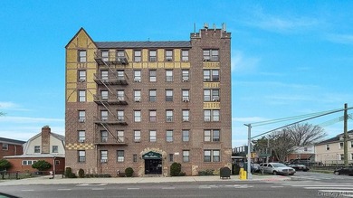 Conveniently located near Northern Blvd and the LIRR Broadway - photo 1