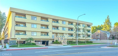 Welcome to this delightful 2-bedroom, 2-bathroom home, gated and - photo 2