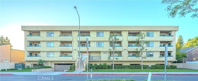 Welcome to this delightful 2-bedroom, 2-bathroom home, gated and - photo 3
