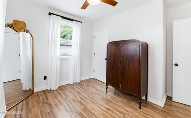 Motivated Seller! *NEW ROOF June 2026* Welcome to your charming - photo 24