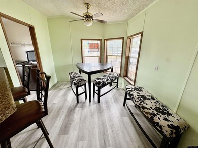 Welcome to this spacious 3-bedroom, 2-bathroom manufactured home - photo 3