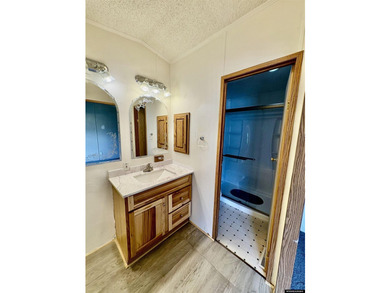 Welcome to this spacious 3-bedroom, 2-bathroom manufactured home - photo 8
