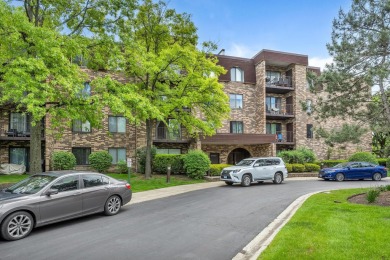 Lake Home Sale Pending in Northbrook, Illinois