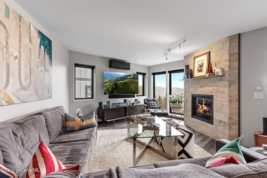 Completely updated and remodeled 3 bedroom Highlands condo - photo 3