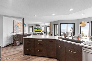 Completely updated and remodeled 3 bedroom Highlands condo - photo 5