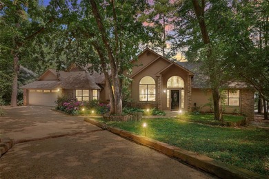 Stunning LAKEFRONT 4BD-3.5BA home privately nestled on a - photo 2