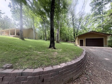 Discover this move-in-ready 3-bedroom, 2-bathroom single-family - photo 2