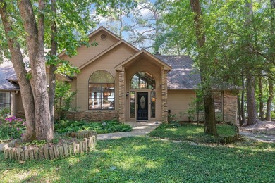 Stunning LAKEFRONT 4BD-3.5BA home privately nestled on a - photo 3