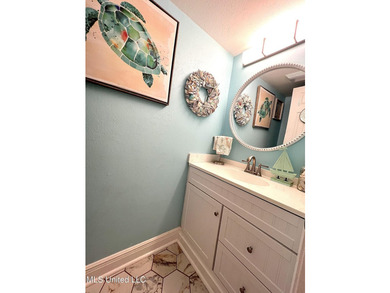 Beautiful Golf Course Retreat! This updated end-unit townhome - photo 14