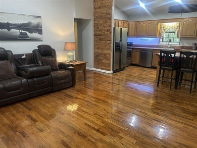 Discover this move-in-ready 3-bedroom, 2-bathroom single-family - photo 4