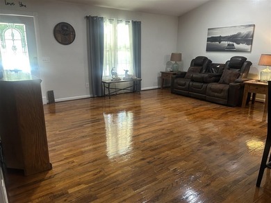 Discover this move-in-ready 3-bedroom, 2-bathroom single-family - photo 5