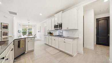 Experience luxury living in the exclusive gated golf and resort - photo 16