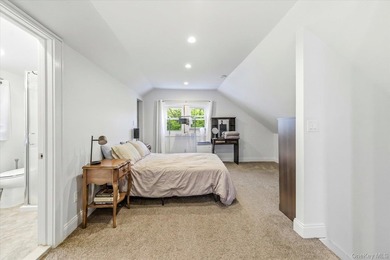 Welcome to this cozy 1-bedroom, 1.5-bathroom bungalow located in - photo 17