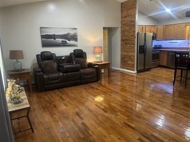 Discover this move-in-ready 3-bedroom, 2-bathroom single-family - photo 7