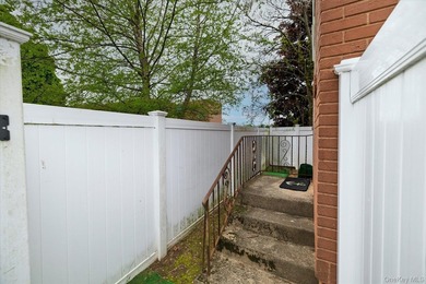 Welcome to this cozy 1-bedroom, 1.5-bathroom bungalow located in - photo 18