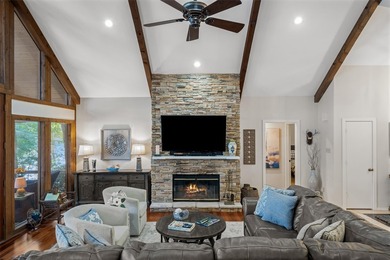 Stunning LAKEFRONT 4BD-3.5BA home privately nestled on a - photo 9