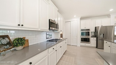 Experience luxury living in the exclusive gated golf and resort - photo 20