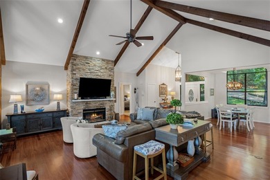 Stunning LAKEFRONT 4BD-3.5BA home privately nestled on a - photo 10