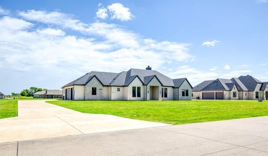 Experience refined living in this exceptional ALTUM custom home - photo 2