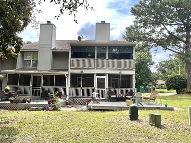 Beautiful Golf Course Retreat! This updated end-unit townhome - photo 28