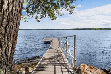 GREAT POND Escape to the lake & unwind in this classic 2BR/1BA - photo 3