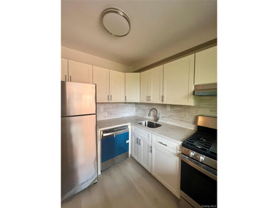 Welcome to Windsor North Co-ops on the Hudson! This spacious and