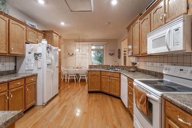 Welcome to this stunning 6-bedroom, 2-bath home offering over 5 - photo 14