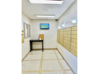 Welcome to Windsor North Co-ops on the Hudson! This spacious and