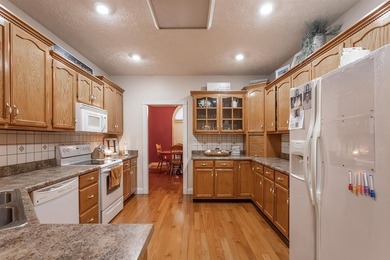 Welcome to this stunning 6-bedroom, 2-bath home offering over 5 - photo 16
