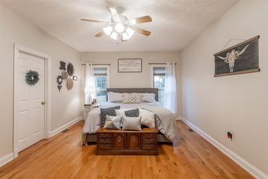 Welcome to this stunning 6-bedroom, 2-bath home offering over 5 - photo 23