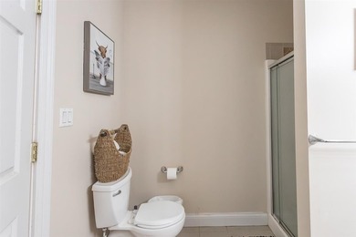 Welcome to this stunning 6-bedroom, 2-bath home offering over 5 - photo 27