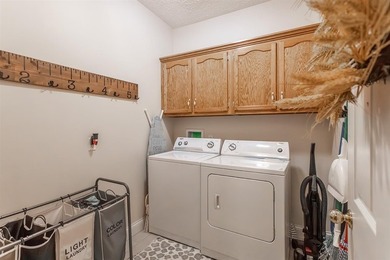 Welcome to this stunning 6-bedroom, 2-bath home offering over 5 - photo 33