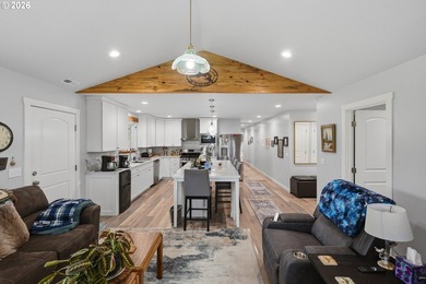 Exceptional custom home built in 2023, offering quality - photo 6