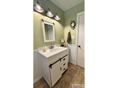 Introducing a darling single level home in McDonald's Farm - photo 23
