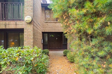 (private lake, pond, coastal) Condo Active Under Contract in North Brunswick New Jersey