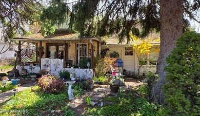 Home being sold as is. 2 bed 2 bath home in need of some TLC - photo 8