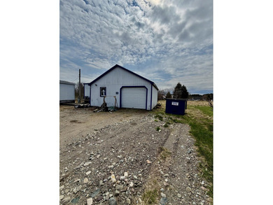 Affordable in-town mobile home situated on a spacious corner lot - photo 3