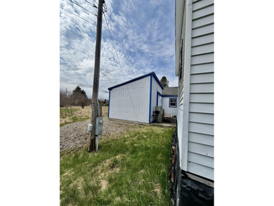 Affordable in-town mobile home situated on a spacious corner lot - photo 4