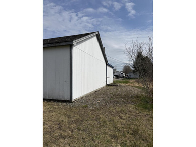 Affordable in-town mobile home situated on a spacious corner lot - photo 5