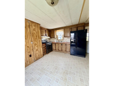 Affordable in-town mobile home situated on a spacious corner lot - photo 7