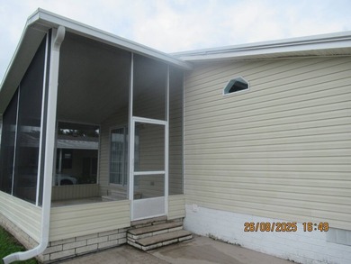 A beautiful 2005 Jacobson manufacturer home 2 bedrooms and 2 - photo 2