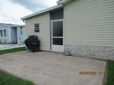 A beautiful 2005 Jacobson manufacturer home 2 bedrooms and 2 - photo 4
