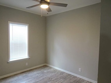 You will love this pre-owned 2021 Palm Harbor 3/2 split plan - photo 24